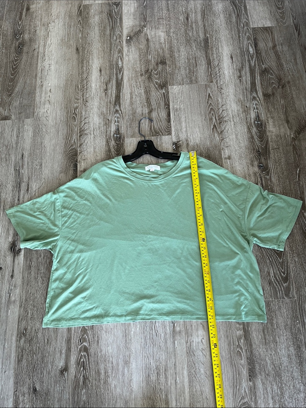 C’est Moi
BAMBOO Short Sleeve Boxy Tee in Sage Green - Picture 5 of 7